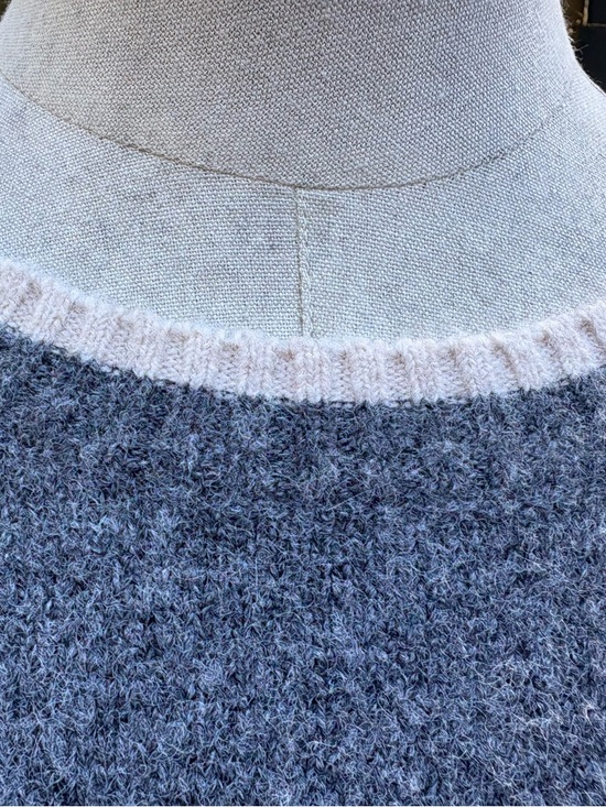 CALLIGRAPHIE Ribbed Crewneck Dog Sweater in Gray & Cream - Picture 7 of 7